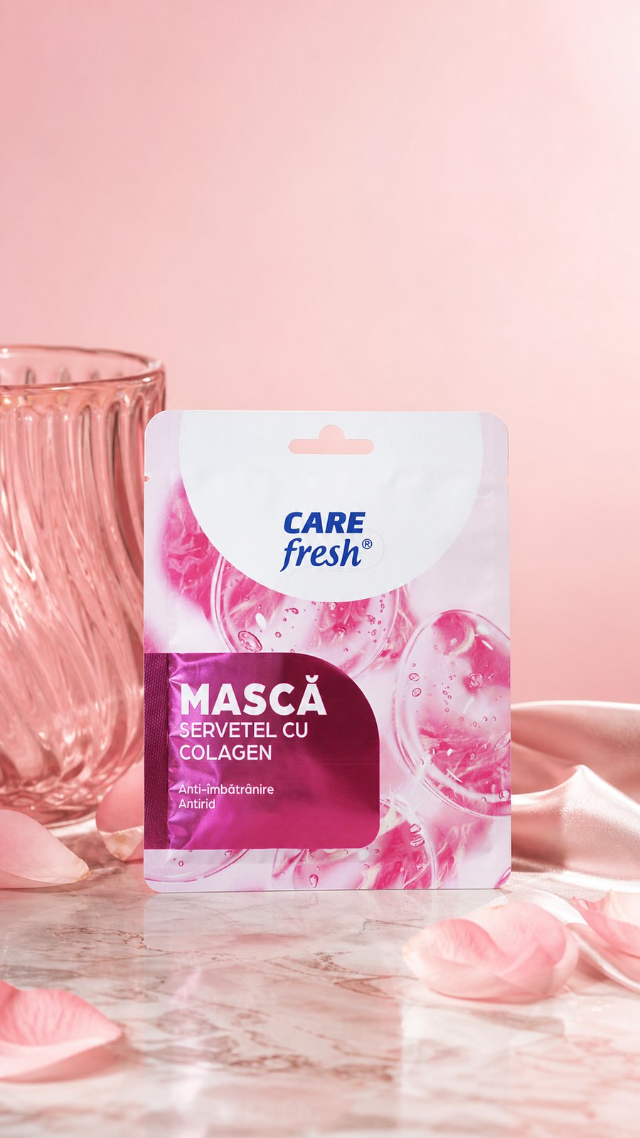 Fotografie de atmosferă cu Collagen Sheet Mask, în decorul în care se folosește